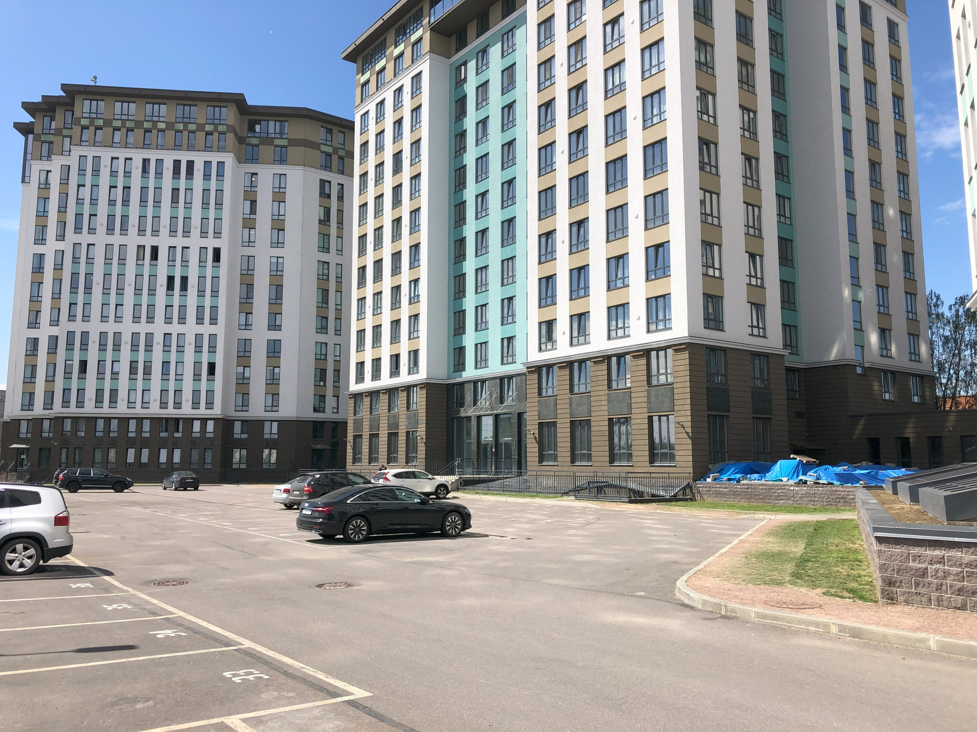 Апарт-Отель в Санкт-Петербурге | Оказание услуг по покосу травы для гостиниц, и апарт-отелей. На данном объекте мы справились со своей задачей менее чем за 2 часа. Качеством услуг как всегда довольны. | ЛЕНПОКОС